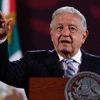 El presidente de México, Andrés Manuel López Obrador, habla durante su rueda de prensa matutina este lunes 2 de septiembre, en el Palacio Nacional en Ciudad de México.