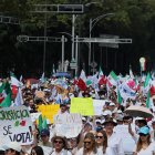 Estudiantes de Derecho y trabajadores del poder judicial protestan en contra de la reforma impulsada por el oficialismo este domingo 1 de septiembre, en Ciudad de México.