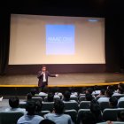 Acto. Los jóvenes interactúan en un foro sobre el desarrollo de la película.