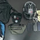 Celulares, una arma de fuego y dinero en efectivo son parte de los indicios encontrados durante el allanamiento