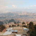Desde varios sectores de Quito se visualiza una cortina de humo