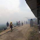 Por segundo día consecutivo, los Bomberos de Quito trabajan en el valle, en Nayón e Itulcachi, para tratar de apagar los incendios forestales que se iniciaron la tarde del 4 de septiembre