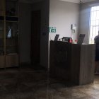 En un spa solo atendían masajes y tratamientos faciales con la luz del día.