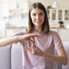 La comunicación de lengua de señas se desarrolló a partir del S. XVIII