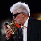 Pedro Almodóvar, ganador del premio León de Oro