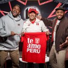 Roberto Palacios (c) se desempeña como embajador de la Federación Peruana de Fútbol.
