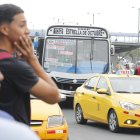 Ciudadanos buscan otras alternativas para llegar a sus destinos.