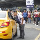 El paro de transportistas en Guayaquil afecta, entre otros, a los estudiantes.