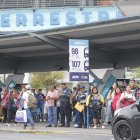 Cientos de personas estuvieron por varias horas en la Terminal Terrestre buscando cómo transportarse