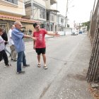 1. Postes. Una decena de postes lucen en mal estado. Se ven más las vigas que el cemento.