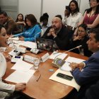 Apelación. El vicepresidente Luis Alvarado ocupó el lugar de la presidenta Pamela Aguirre. Esta no dejó de gritarle ni un momento durante cuatro horas.
