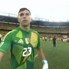 El portero de Argentina Emiliano Martínez en el momento en que golpea la cámara al final del partido ante COlombia