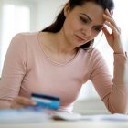 En Ecuador, los ciudadanos se cuestionan el tiempo que tardan en borrarse las deudas del buró de crédito.