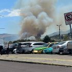 El ECU 911 señaló que el incendio se registró desde el sector de la avenida 5 de Junio, a un costado de El Panecillo.