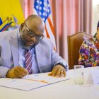 En un acto protocolar se reunió el embajador de Estados Unidos, Art Brown y la canciller de Ecuador, Gabriela Sommerfeld celebraron el acuerdo.