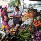 Plaza. El tomate es uno de los alimentos agrícolas que se han encarecido. Según los productores, por la falta de agua.