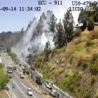 El incendio forestal en un talud de la av. Simón Bolívar generó humo, que dificultó la visibilidad en la vía.