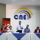 Unidad Popular entregó los formularios de la inscripción de su candidatura en el CNE.