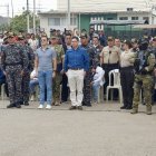 Entrega. Las cien camionetas entregadas en Colonche, provincia de Santa Elena forman parte de una flota de 339 vehículos recientemente dados a la Policía Nacional.