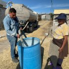 En La Merced, el agua potable fue entregada en tanqueros, tras la suspensión del servicio.