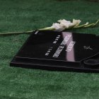 Fotografía de la lápida del expresidente de Perú, Alberto Fujimori, este sábado, en el cementerio Huachipa en Lima (Perú).