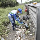 La basura fue hallada en la vía Perimetral, a orillas de la baranda.