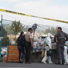 Policías y bomberos de Cayambe removieron el cadáver.