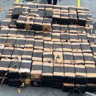 Los bultos con droga fueron decomisados y trasladados en cadena de custodia.