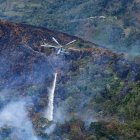 Labor. Un helicóptero deja caer agua en zona de la Florida en el Amazonas peruano.