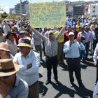 En el parque El Arbolito se congregaron cientos de taxistas y caminaron hasta la Asamblea Nacional.