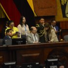 Discusión. En los corrillos legislativos, el tema del día fue la propuesta de reforma constitucional y no los apagones.