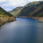Fotografía del embalse Mazar este martes, en Sevilla de Oro (Ecuador).