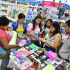 La feria del libro atrae a lectores de todas las edades.