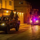 Militares patrullando por las calles de Guayaquil.