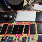 Más de 900 celulares se incautaron en la operación internacional que involucra a dos sospechosos de Ecuador.