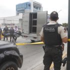 Medicina legal acudió al sitio para retirar el cuerpo del presunto delincuente abatido.