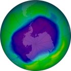 Una imagen de satélite de la capa de ozono de la tierra sobre la Antártica.
