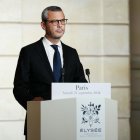 El secretario general del Palacio del Elíseo, Alexis Kohler, anuncia la lista de ministros recién nombrados para el nuevo gobierno francés.