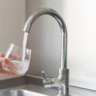 Con los apagones, el servicio de agua potable también experimentará ceses en su distribución.