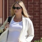 Margot Robbie paseando por Los Angeles.