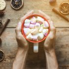 ¿Qué tanto retrasaría la satisfacción de esas golosinas que tanto le gusta?