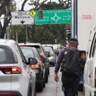 En la avenida Domingo Comín se forman enormes filas de carros.