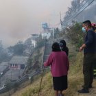 El Barrio Bolaños está en riesgo por el incendio forestal en Quito.