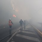 El incendio en Guápulo avanzó hacia la avenida Simón Bolívar y se propagó hasta el parque Metropolitano.