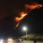 El incendio en Guápulo se propagó hacia el parque Metropolitano y alcanzó el sector de Bellavista.