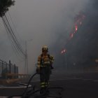 La calidad del aire y la oscuridad impiden el sobrevuelo de los helicópteros cisternas.