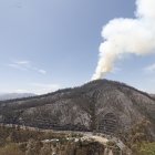 La columna de humo que se generó por el incendio en el cerro Auqui alertó a las personas en Quito.