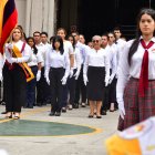 En el Colegio San José, 30 adultos formaron parte del juramento a la bandera de esta institución.