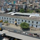 Este edificio funcionó más de cincuenta años, y lleva abandonado casi el mismo tiempo. Está en la calle Julián Coronel.