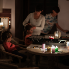 Cuencanos ven alterada sus rutinas ante los perennes cortes de luz.